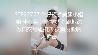 可爱的年轻金发女郎 Haley 和 Coco 一起来镇上。他们不是在找人，而是一个不知道是什么击中他的人……一个肌肉发达的大男人，他知道如何一次处理两个鞭炮。