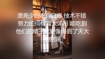 屌丝浴室偷放设备 偷拍室友和他苗条模特身材女友一起洗澡