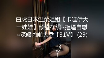 白虎极品嫩妹，骚母狗在厨房自慰，撑的鼓鼓的小穴很爽