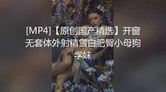 七月新流出商场女厕偷拍美女尿尿俯视角度胸口挂个墨镜的花裙气质美女