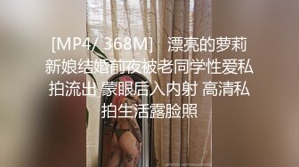 澡堂子偷拍白皙小妞撅起来屁股浓密穴毛碾压旁边闺蜜大黑B