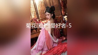 长发标志女友露脸女上位摇起来，无套啪啪，特写淫水逼逼，再洗澡全过程