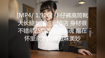 [MP4/ 479M] 别看妹子娇小漂亮 玩弄鸡巴的技术是真好，精致苗条撩人娇躯摆着销魂姿势吞吐肉棒