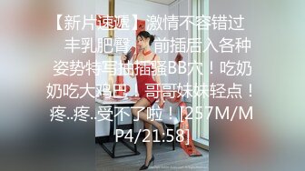 大学女厕全景偷拍20位漂亮学妹各种姿势嘘嘘各种美鲍亮瞎你的眼 (16)