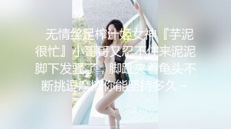 车展嫩模露脸黑丝情趣性感展示，风骚大奶子自己揉捏