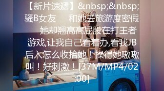 会瑜伽的女人一字马向上劈起 被男人肆意挑逗乳房 受不了自己掰开内裤自慰了[MP4/75MB]