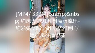 华裔情侣找来大屌黑人操自己老婆，女的身材极品S级，特别美的奶子，白虎粉穴要被撑破，小黑哥带个面具很搞笑