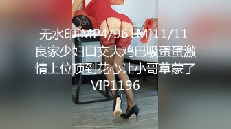 写字楼女厕一连3次拍到同一个美女来尿尿她的B可真美 (2)