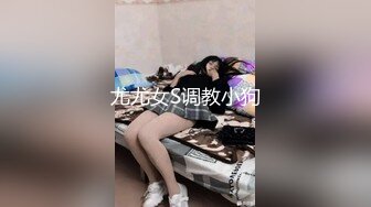 超骚的胖妹跟两大哥玩3P，全程露脸活好不粘人，深喉大鸡巴让大哥撅着屁股给舔菊花真骚啊，前后抽插浪叫不断