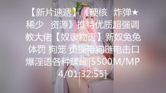 颜值高身材好的嫩逼女模特跟猥琐小哥首次激情啪啪大秀直播，吃奶舔逼亲小嘴道具玩弄，无套抽插