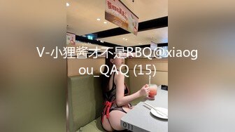 逛万达遇见个黑美甲骚货美女，黑色代表性欲强，跟去拍小逼逼下面也是长了一堆黑乎乎的阴毛！