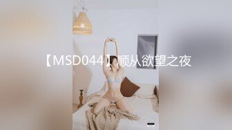 熟女姐姐的温柔，活好不粘人激情3P，口交大鸡巴让两个小哥前后玩弄，激情上位后入干骚屁股前面给鸡巴舔射了