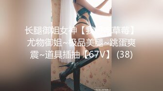 《魔手?外购》公共场所女蹲厕定点全景偸拍多位极品身材小姐姐方便~亮点多多~时髦女心情不好尿尿时被大叔深情一吻