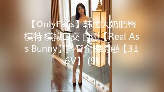 娇俏美少女和两个男的在家里销魂玩乐，穿上粉色情趣兔女郎装 把奶酪撒身上舔吸爱抚，真爽啪啪争相释放喷射