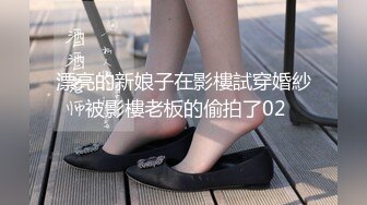 漂亮的新娘子在影樓試穿婚紗 被影樓老板的偷拍了02